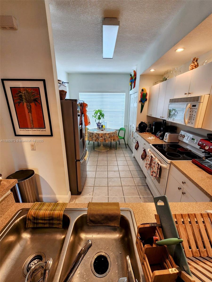 THE PRESERVE CONDO - Residential Lease