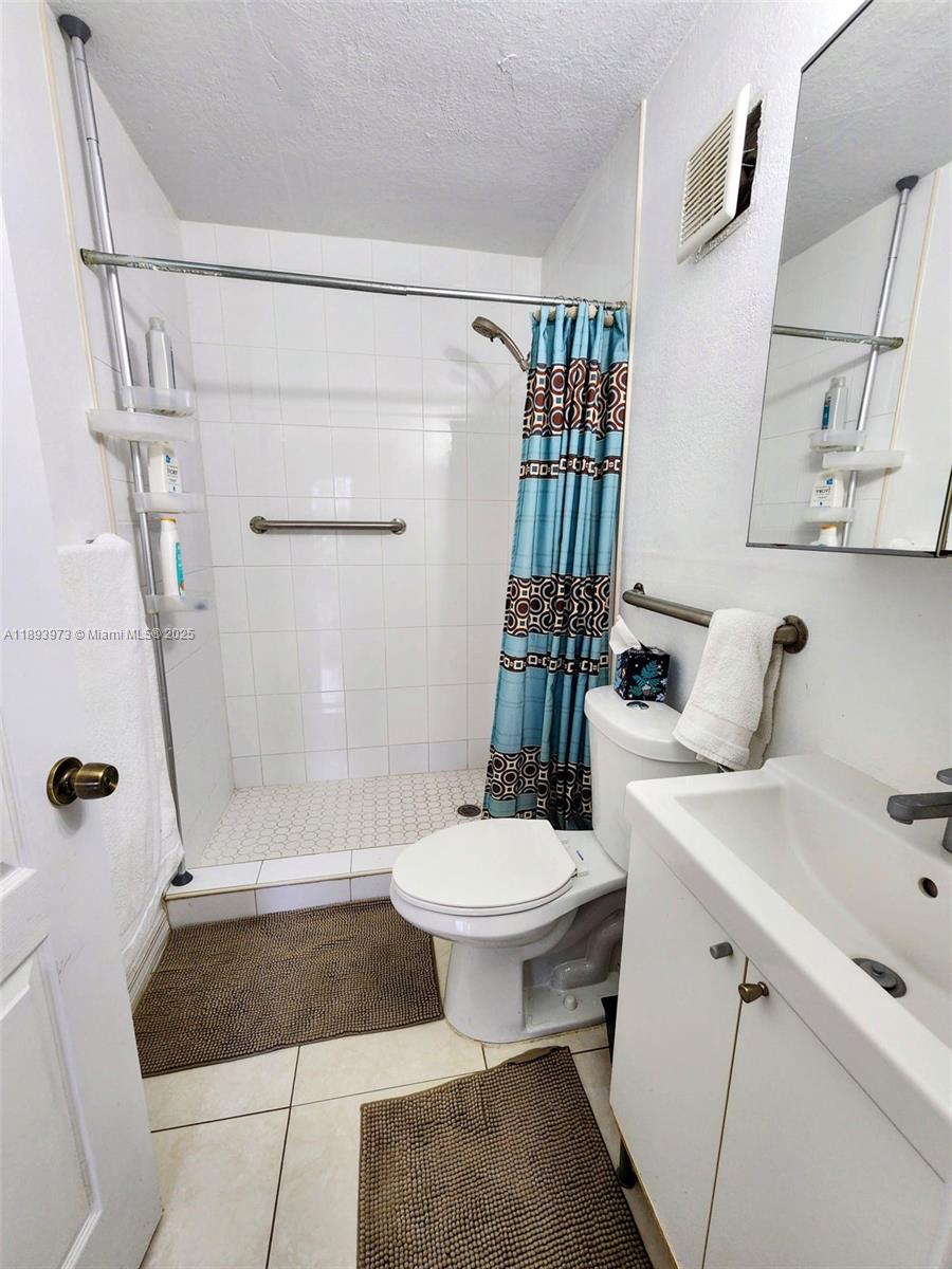 THE PRESERVE CONDO - Residential Lease