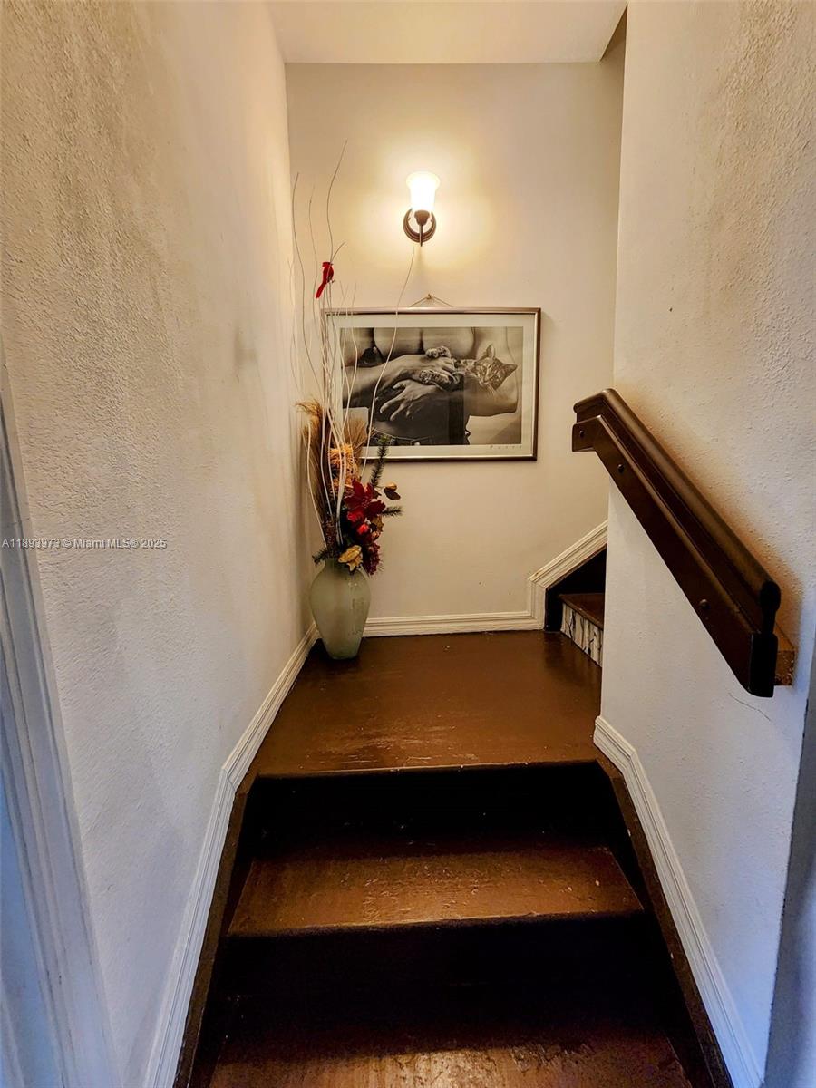 THE PRESERVE CONDO - Residential Lease