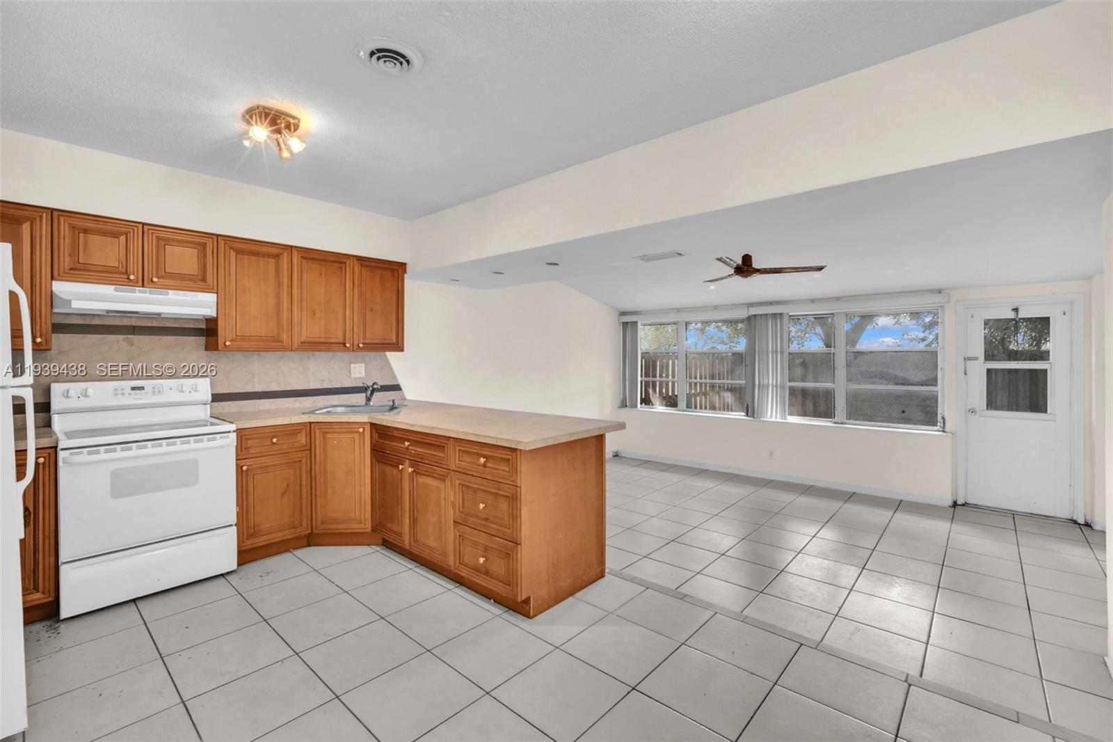 CORAL RIDGE ADD - Residential Lease