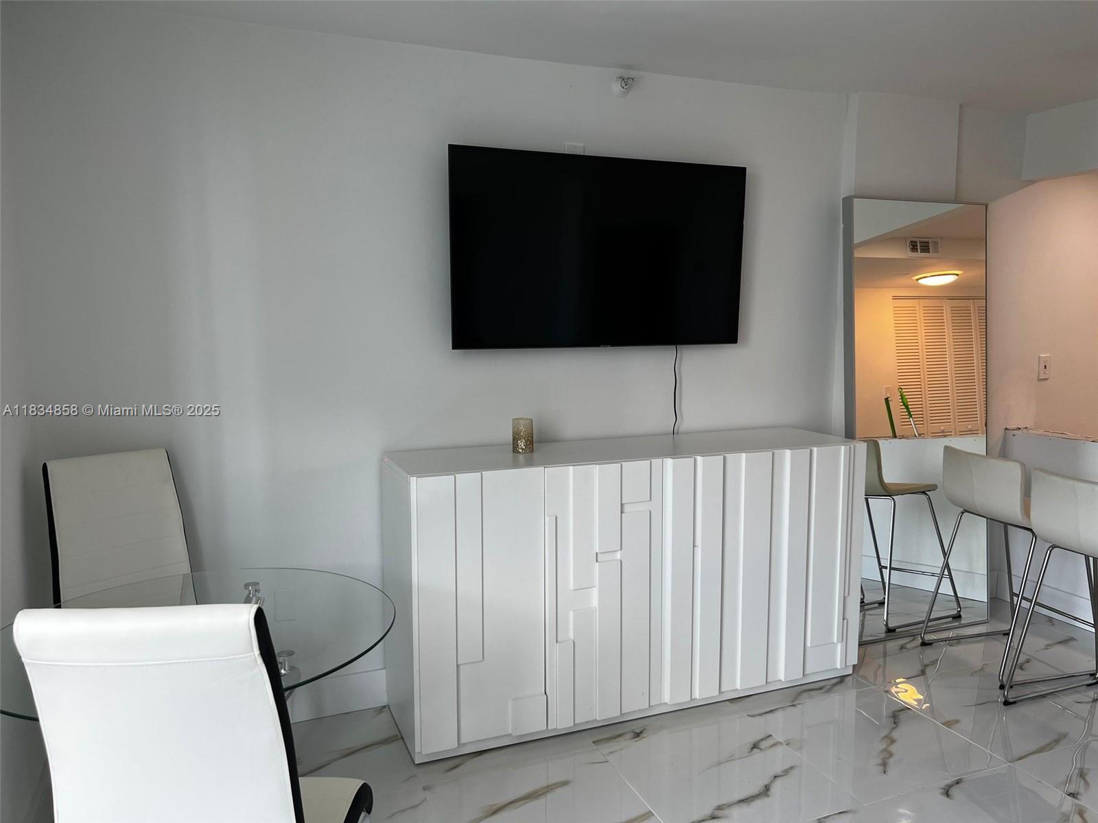 1035 West Ave 803