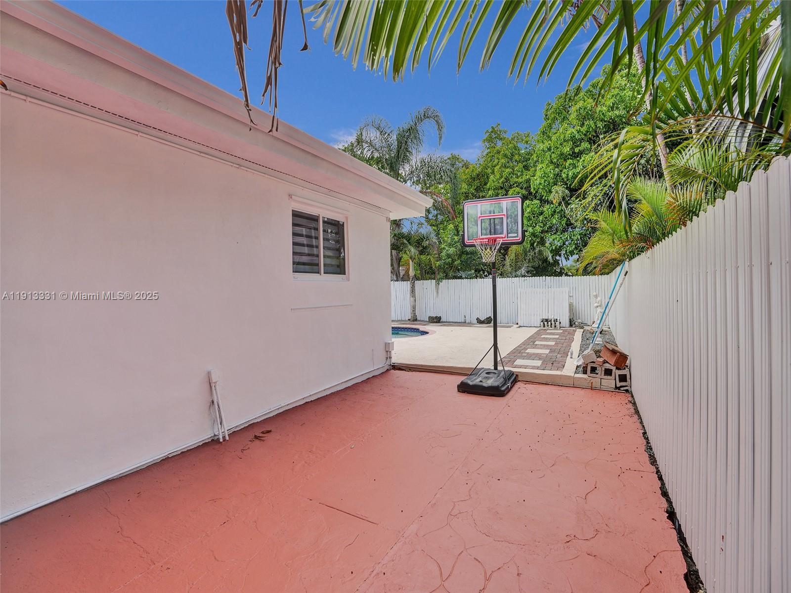 1ST ADDN BISCAYNE LAWN - Residential