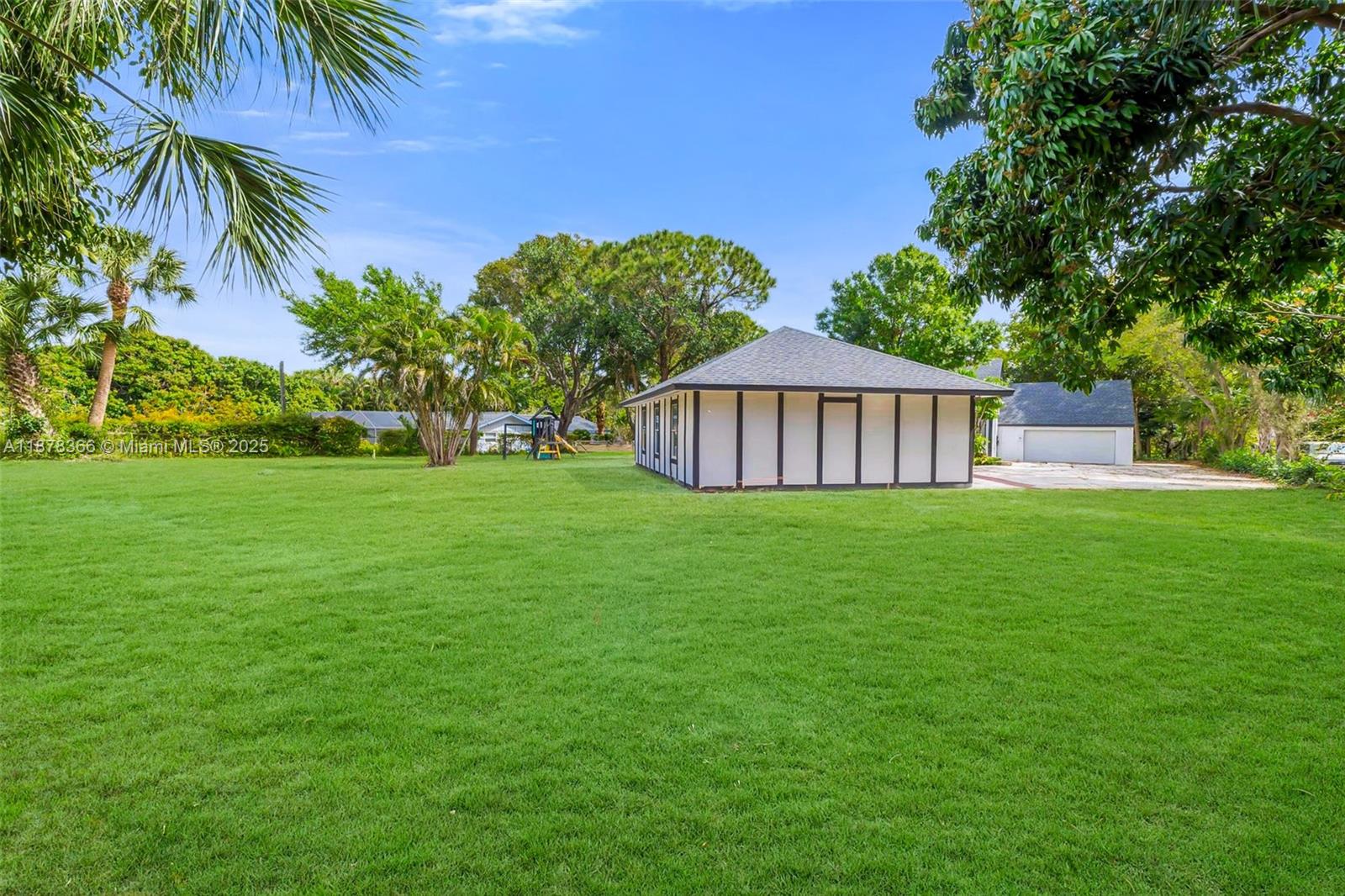 MONET GARDENS AMD (UNREC) - Residential Lease