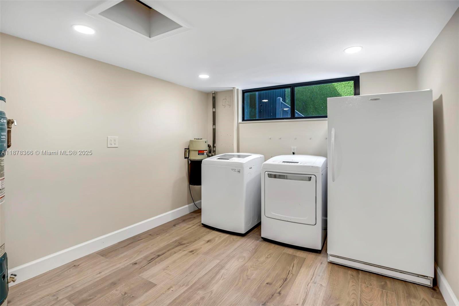 MONET GARDENS AMD (UNREC) - Residential Lease