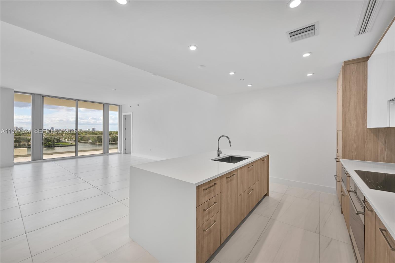 153 North Seabreeze Blvd 503-S