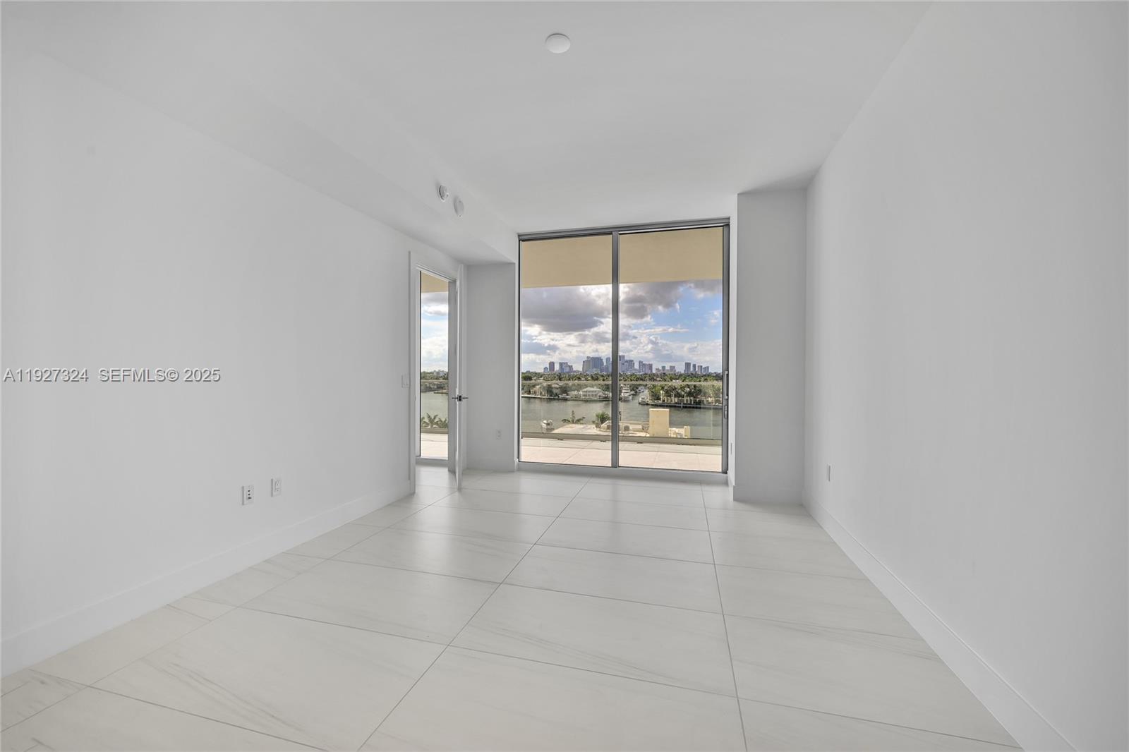 153 North Seabreeze Blvd 503-S