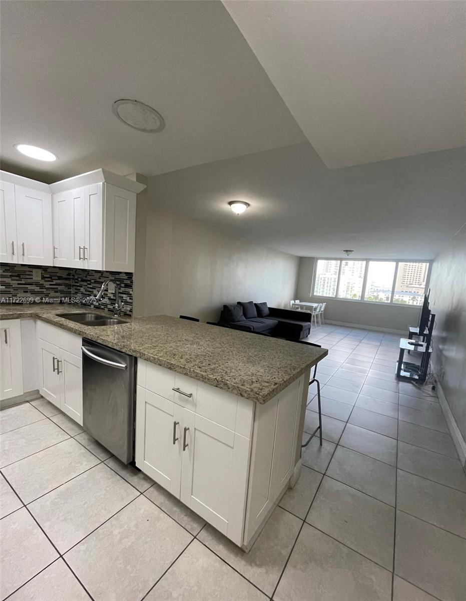 DADELAND PLACE CONDO - Residential