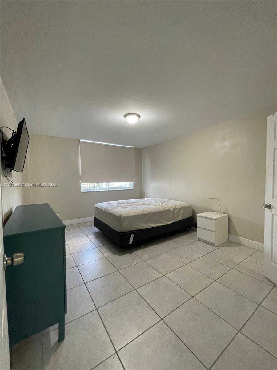 DADELAND PLACE CONDO - Residential
