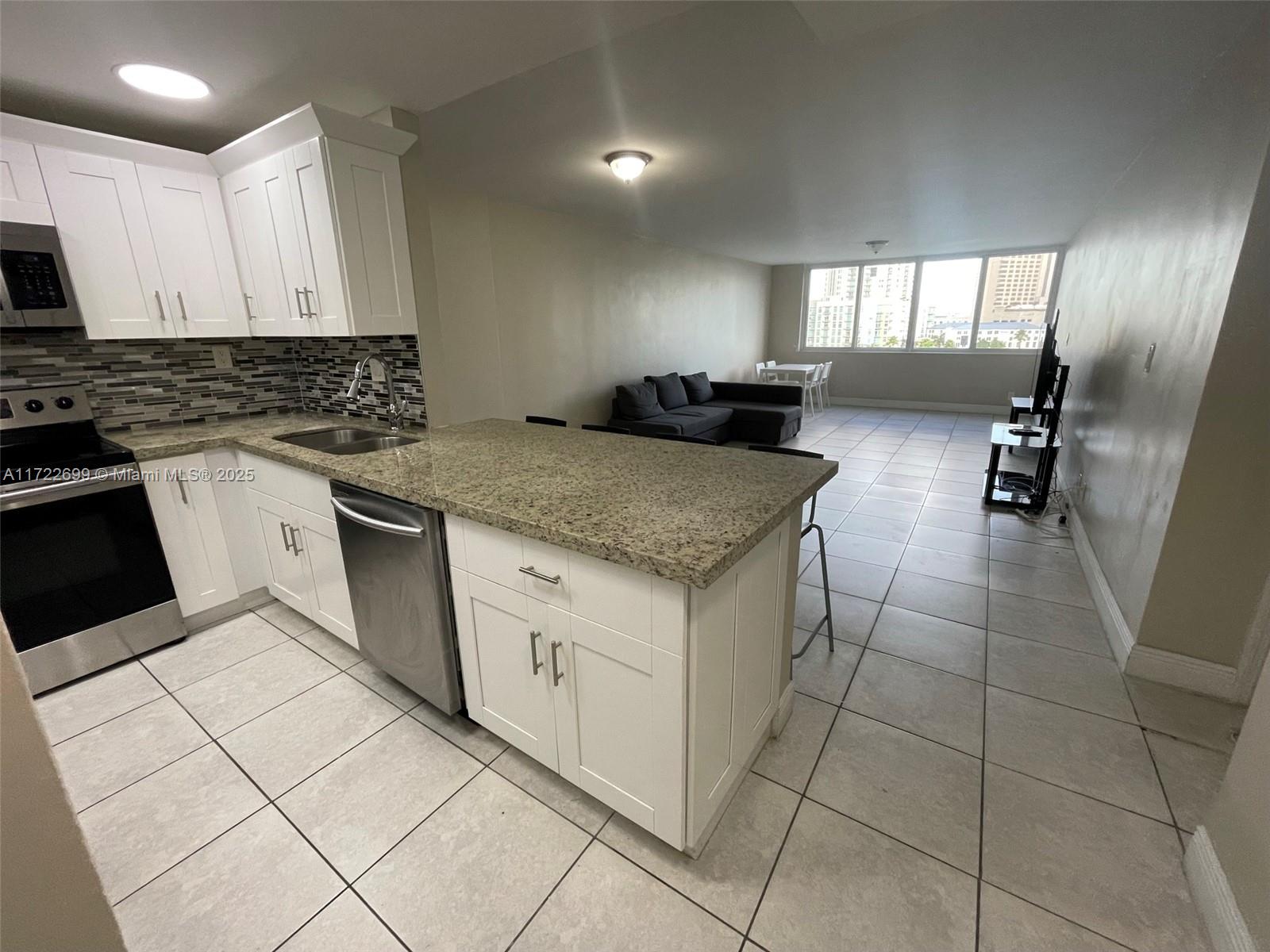 DADELAND PLACE CONDO - Residential