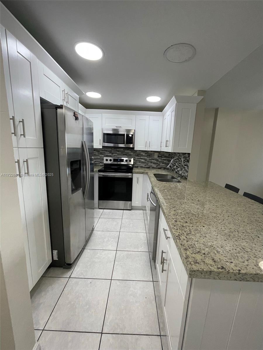 DADELAND PLACE CONDO - Residential