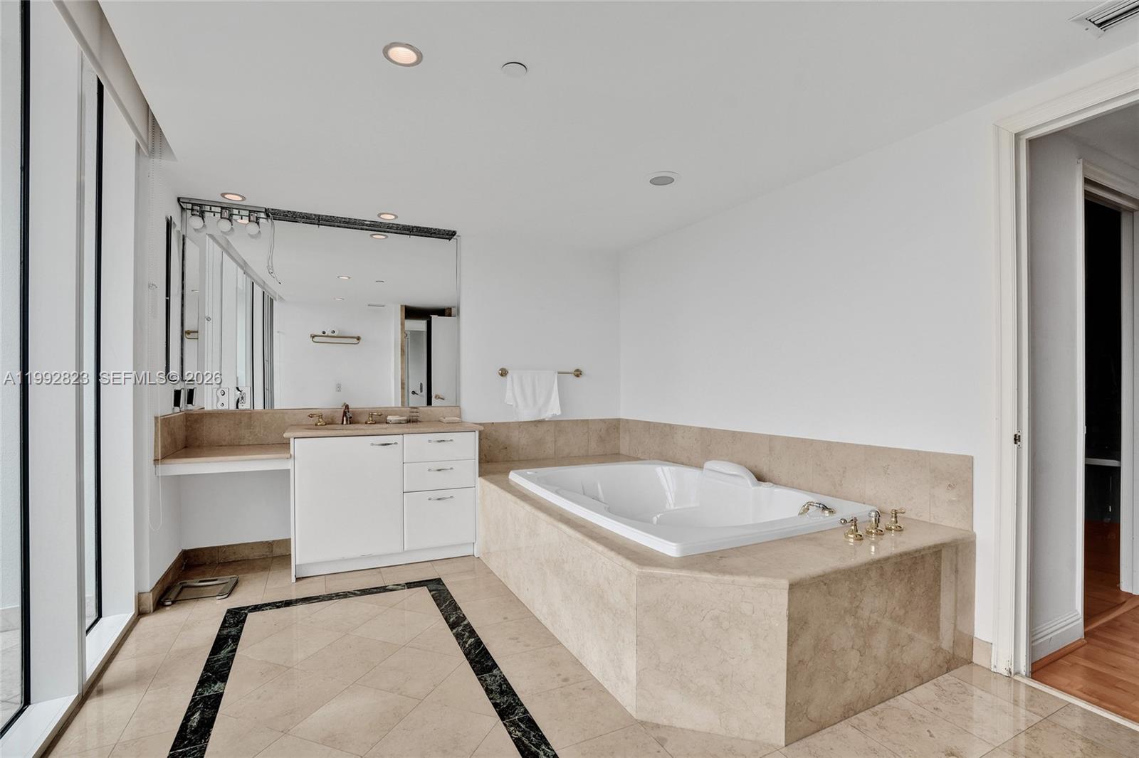 TOWERS OF PORTO VITA-SOUT - Residential Lease