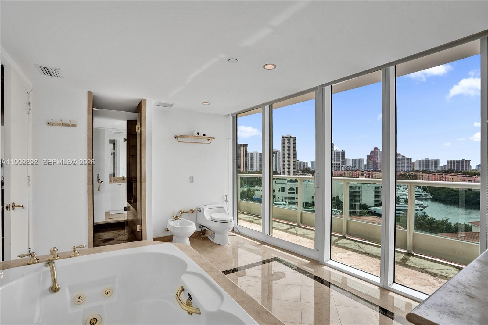 TOWERS OF PORTO VITA-SOUT - Residential Lease