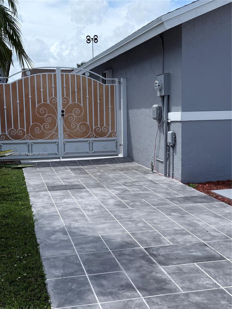 BIRD LAKES SOUTH SEC 2 - Residential Lease