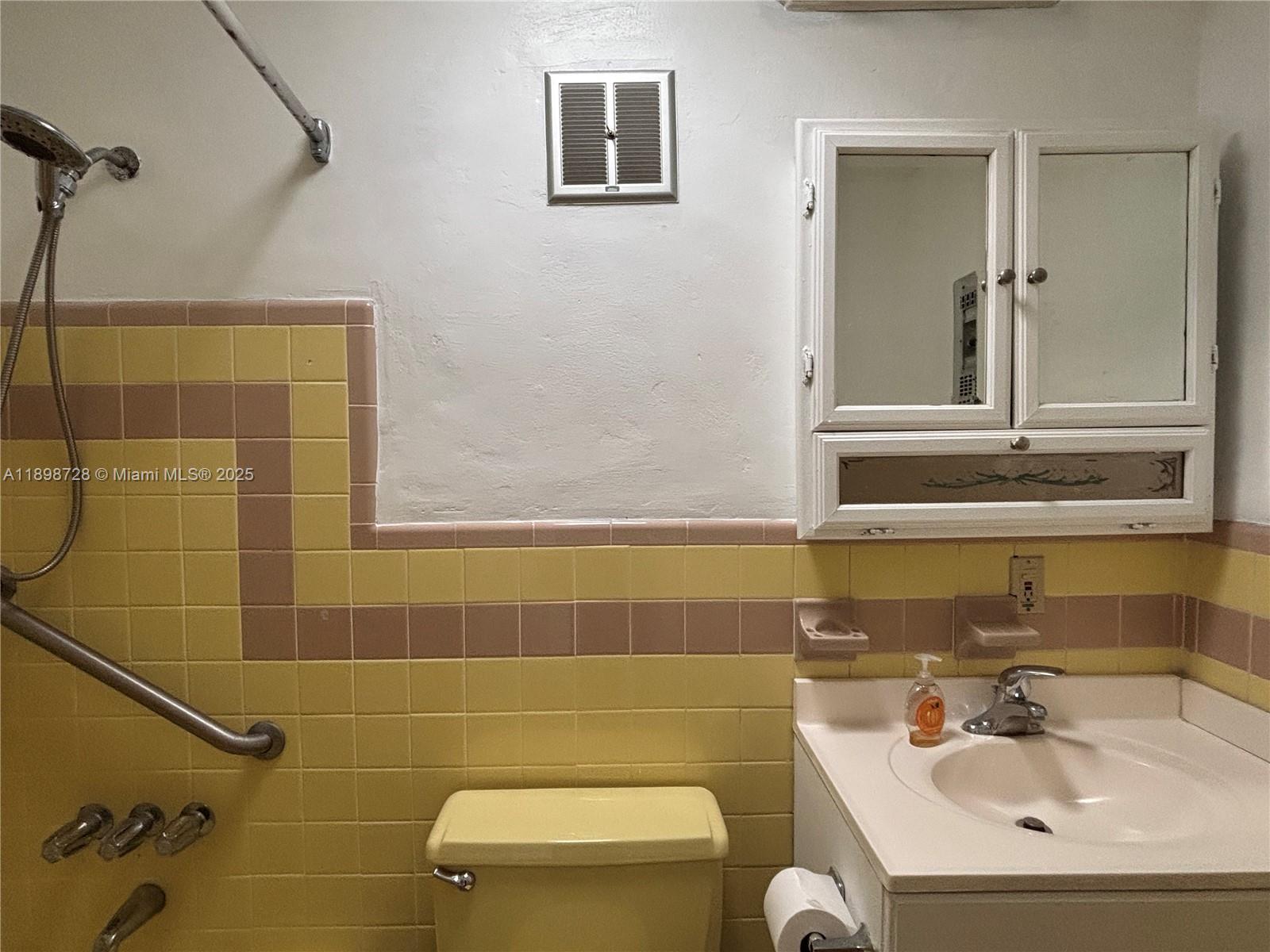 SOUTHERN STAR CONDO - Residential