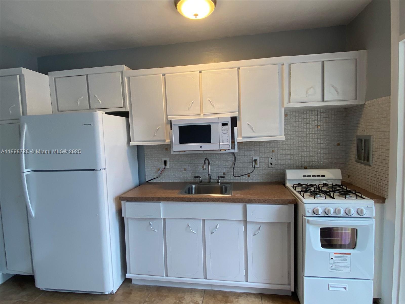 SOUTHERN STAR CONDO - Residential
