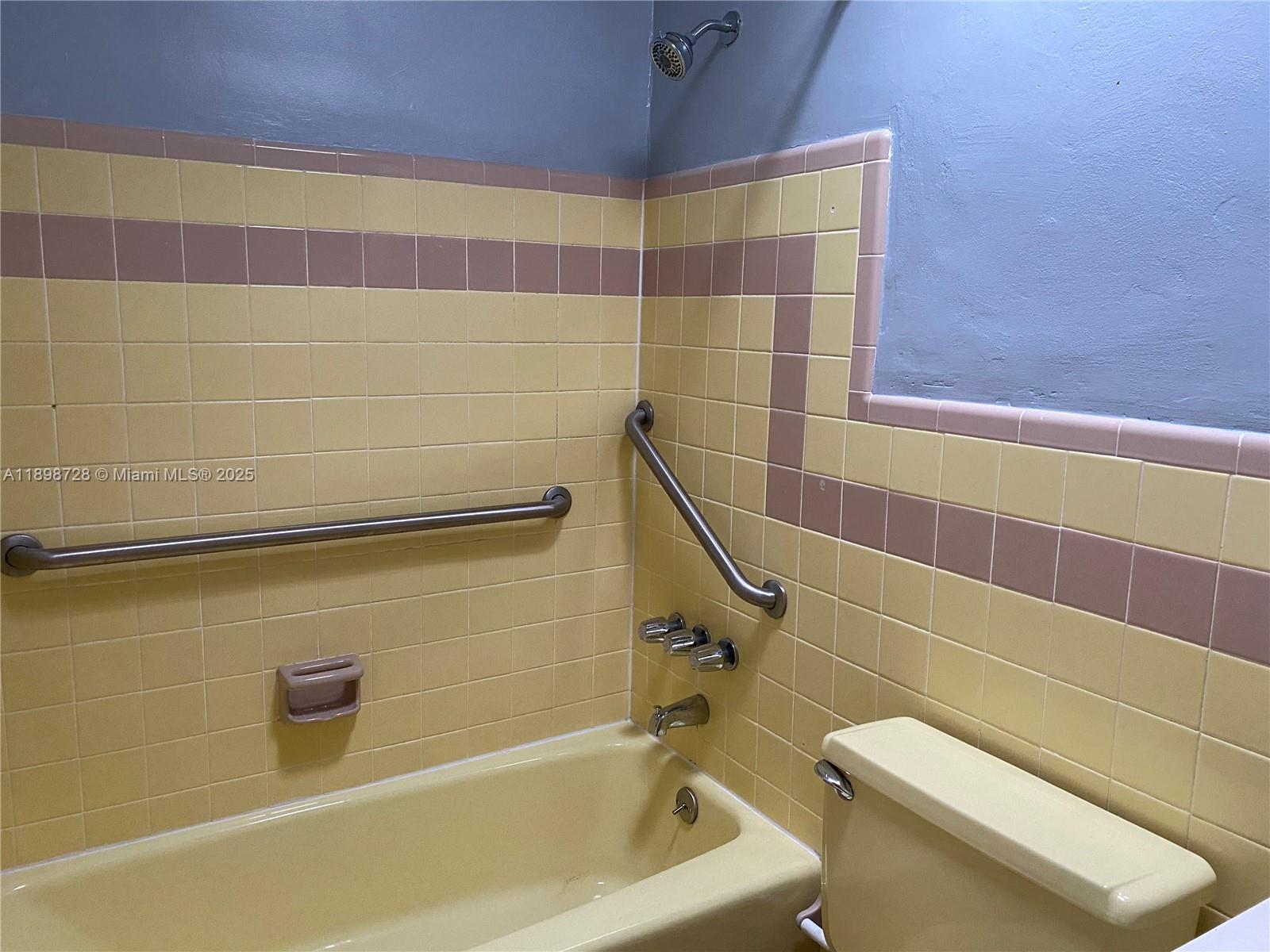 SOUTHERN STAR CONDO - Residential