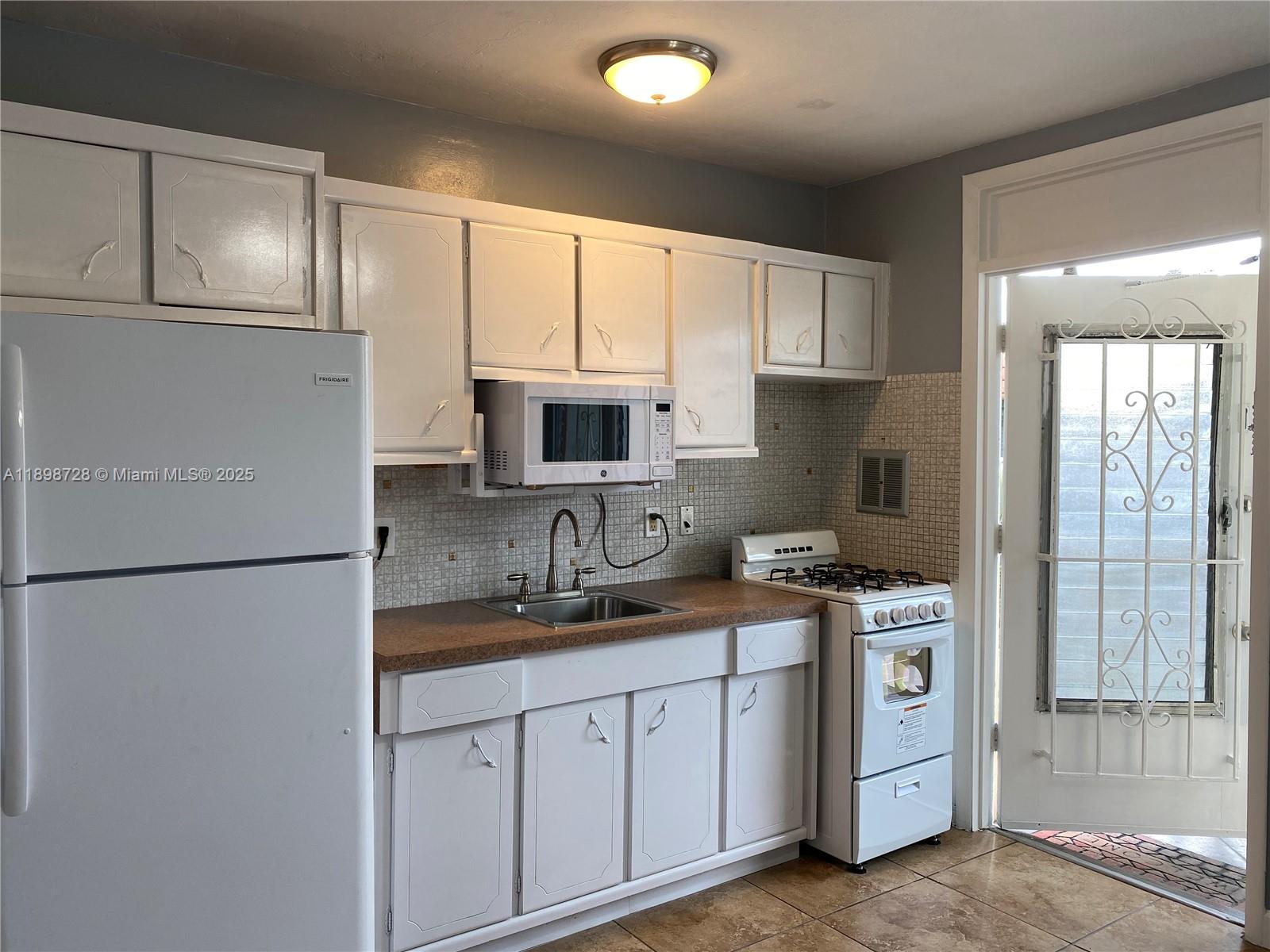 SOUTHERN STAR CONDO - Residential