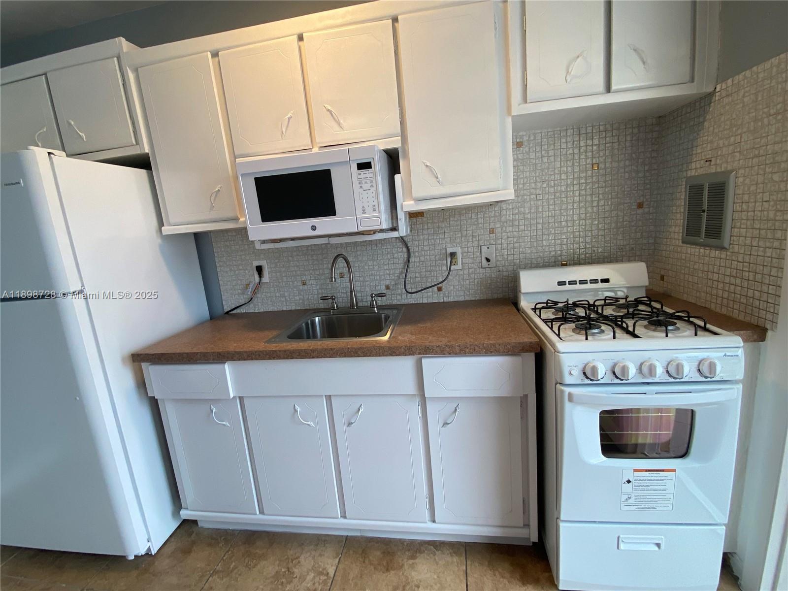 SOUTHERN STAR CONDO - Residential