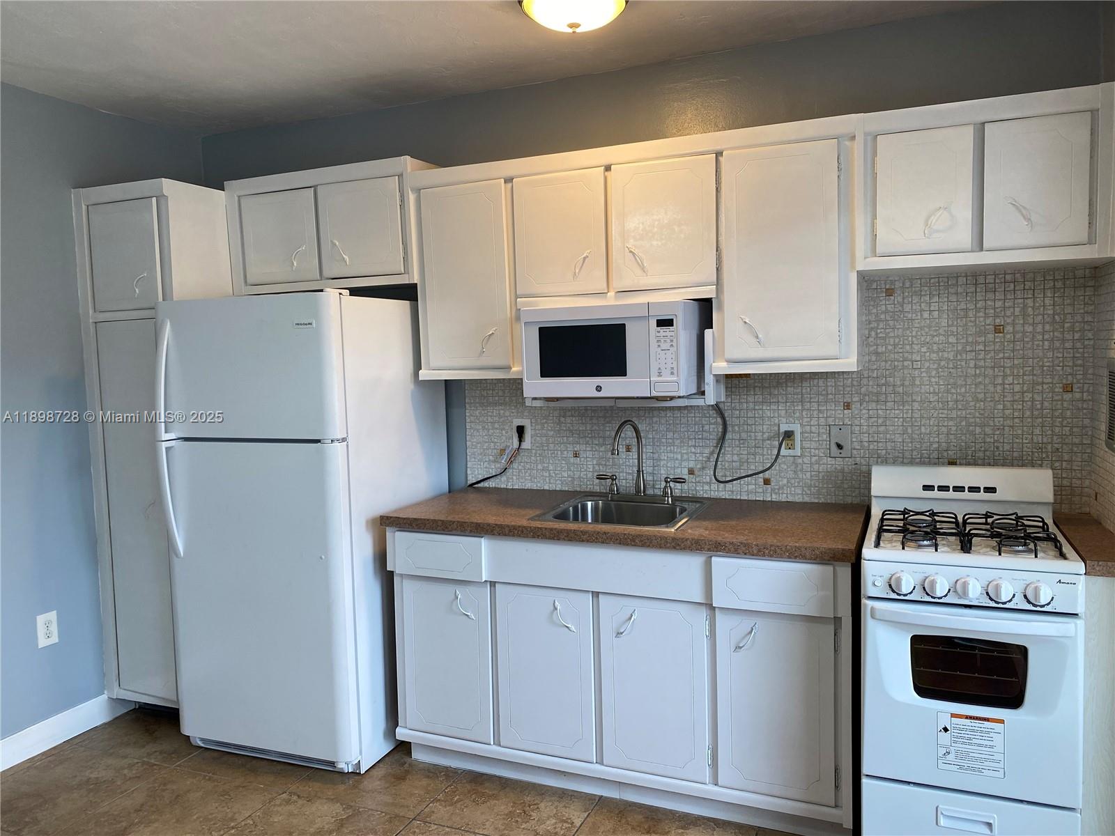 SOUTHERN STAR CONDO - Residential