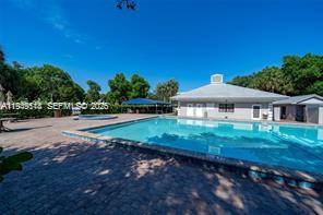 CONDO 16 OF WHITEHALL CON - Residential