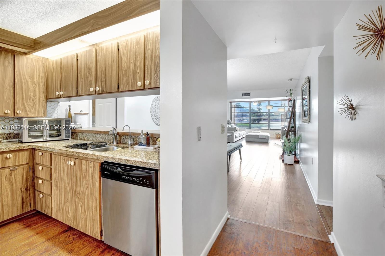 CONDO 16 OF WHITEHALL CON - Residential