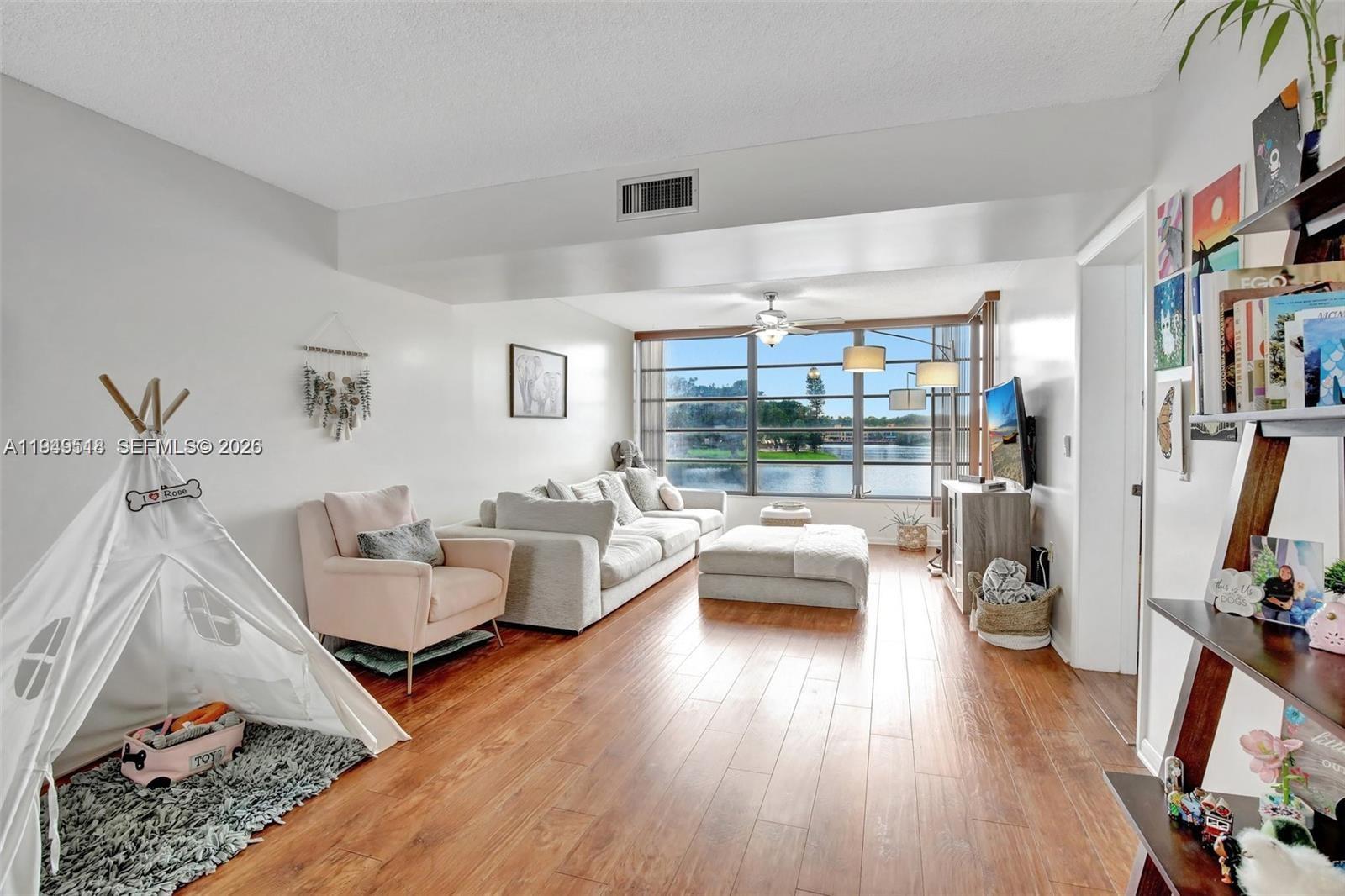 CONDO 16 OF WHITEHALL CON - Residential