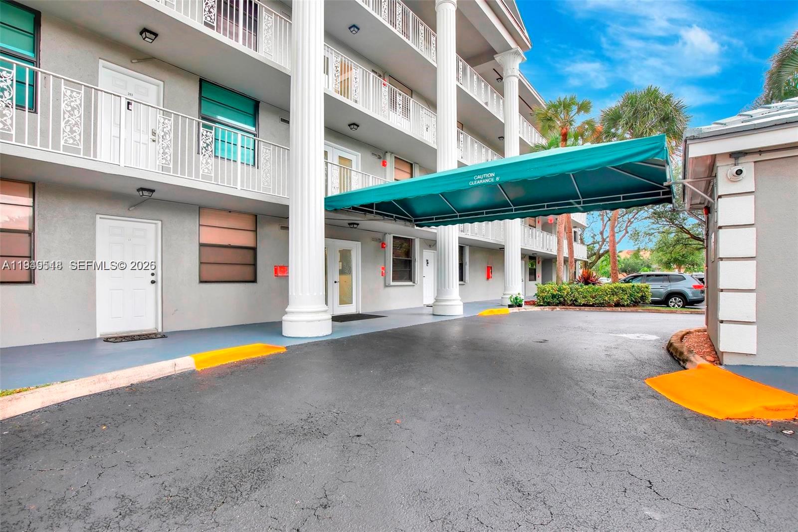 CONDO 16 OF WHITEHALL CON - Residential