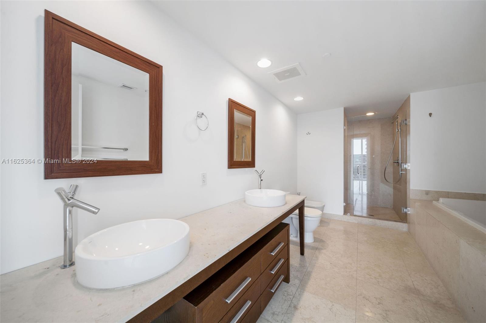 ICONBRICKELL CONDO NO 1 - Residential