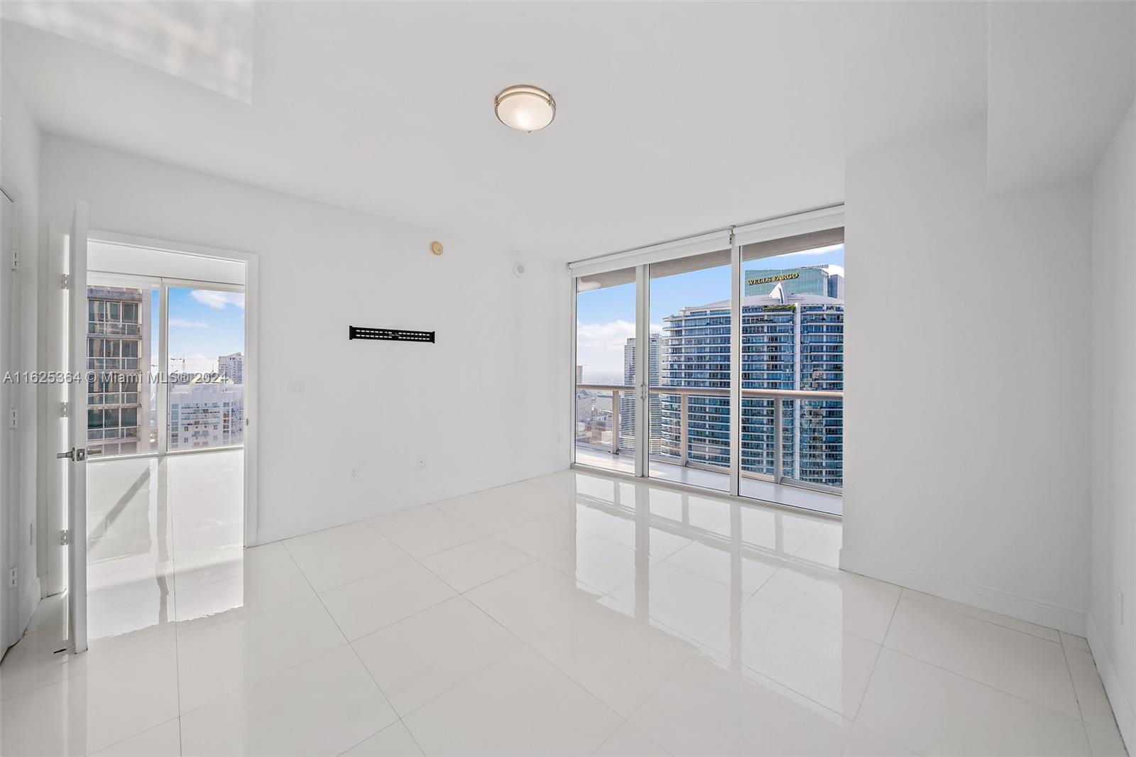 ICONBRICKELL CONDO NO 1 - Residential