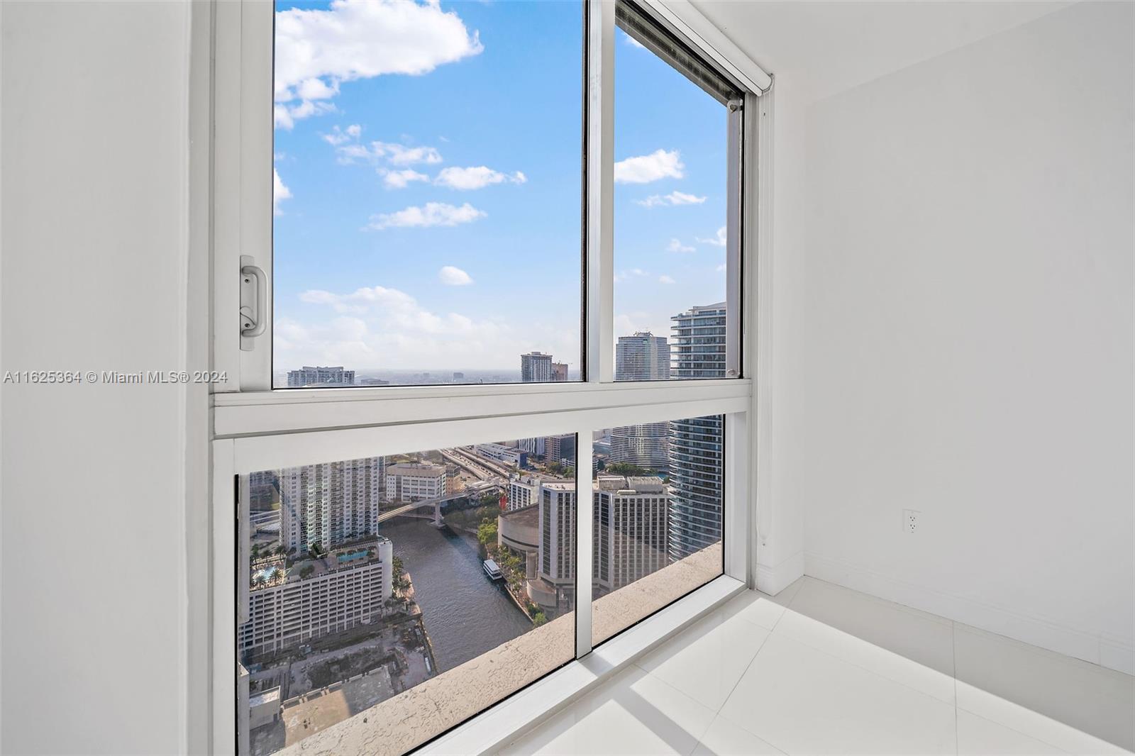 ICONBRICKELL CONDO NO 1 - Residential