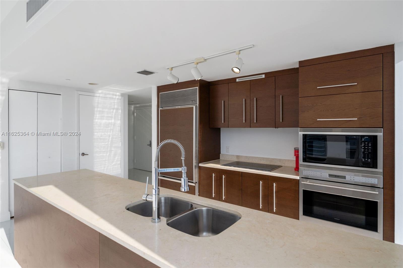 ICONBRICKELL CONDO NO 1 - Residential