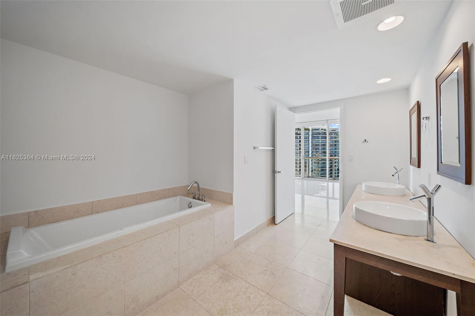 ICONBRICKELL CONDO NO 1 - Residential