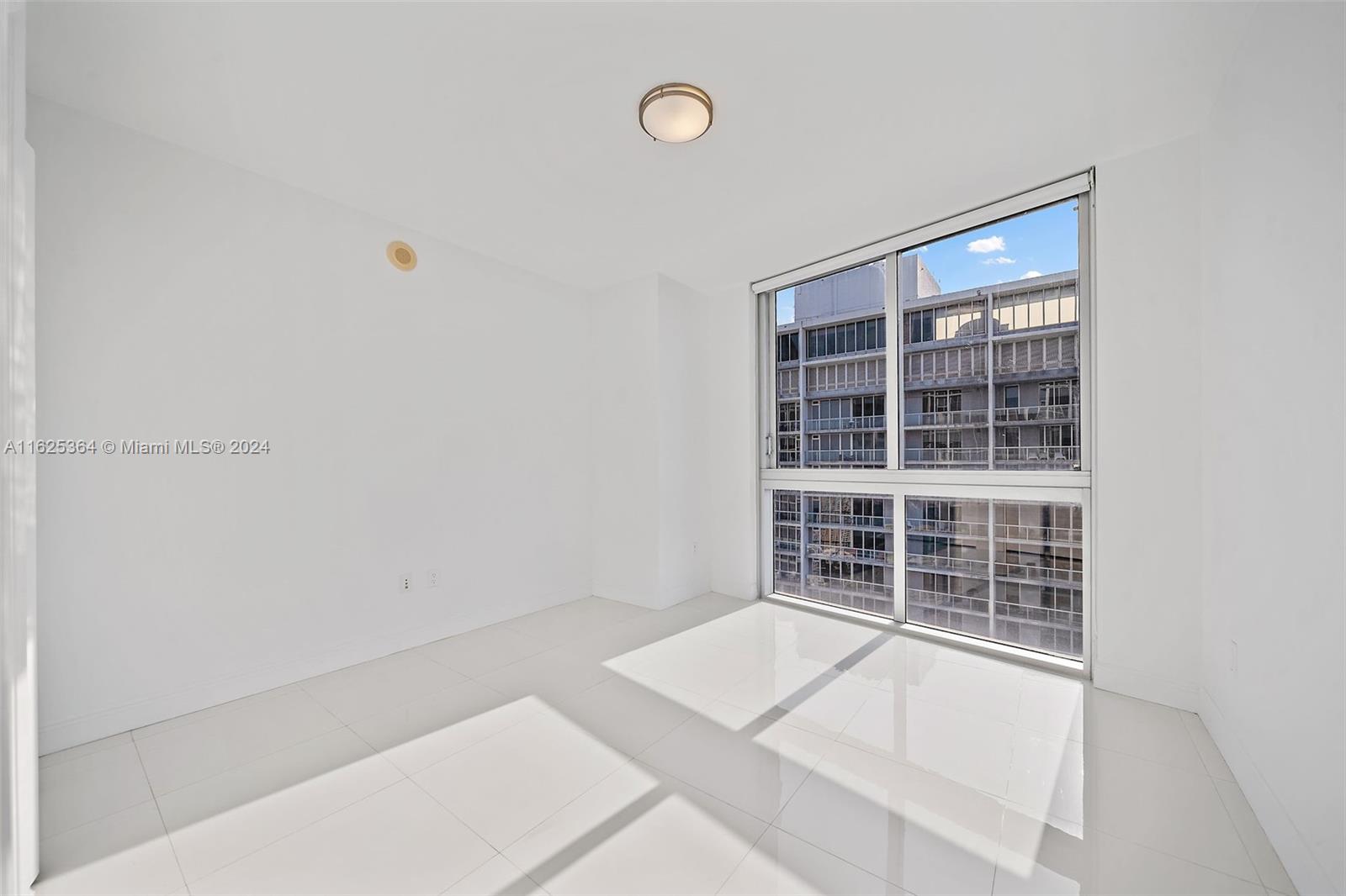 ICONBRICKELL CONDO NO 1 - Residential