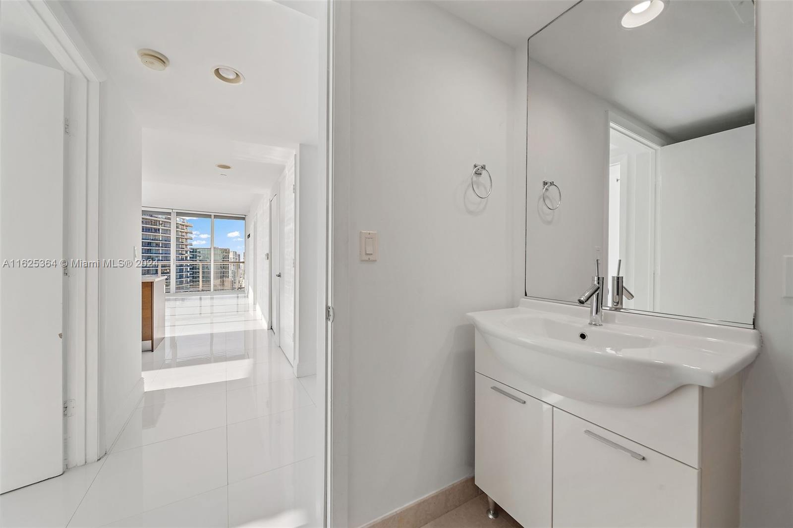 ICONBRICKELL CONDO NO 1 - Residential