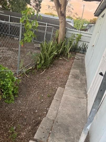 NO MIAMI ESTATES - Residential Lease