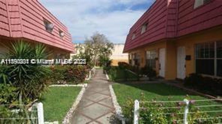 Charming 2 Bedroom, 1.5 Bath Townhome in Lauderhill!**
Discover your new home in the vibrant Lauderhill community! This beautifully maintained townhome features 2 spacious bedrooms and a modern bathroom, perfect for comfort and relaxation. Enjoy an open floor plan, ample natural light, and a cozy living space ideal for entertaining or unwinding after a long day. Located close to parks, shopping, and major highways, this property offers convenience and a fantastic lifestyle. Don't miss out on this amazing opportunity — schedule your viewing today!