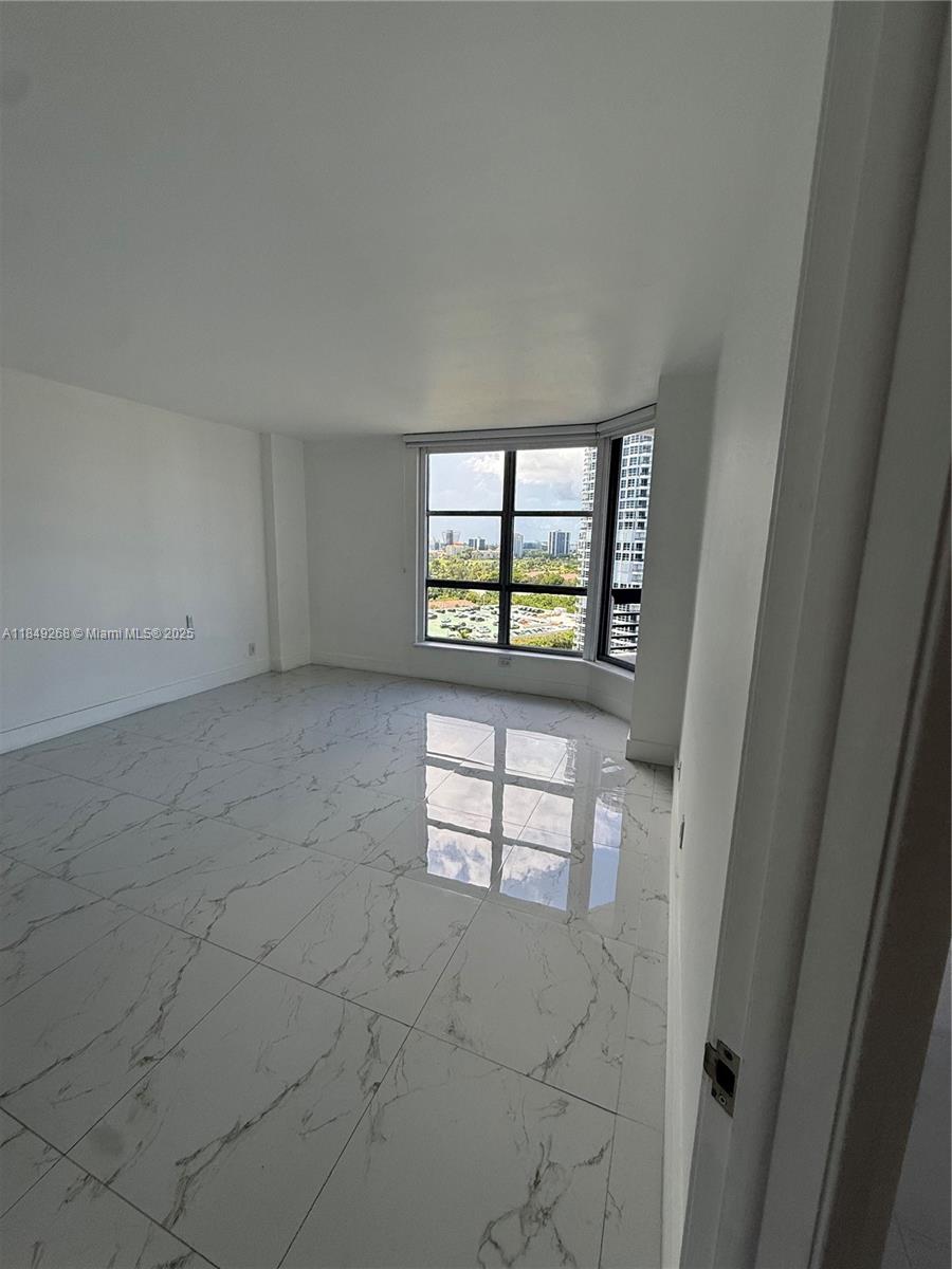 3600 Mystic Pointe Dr 1611