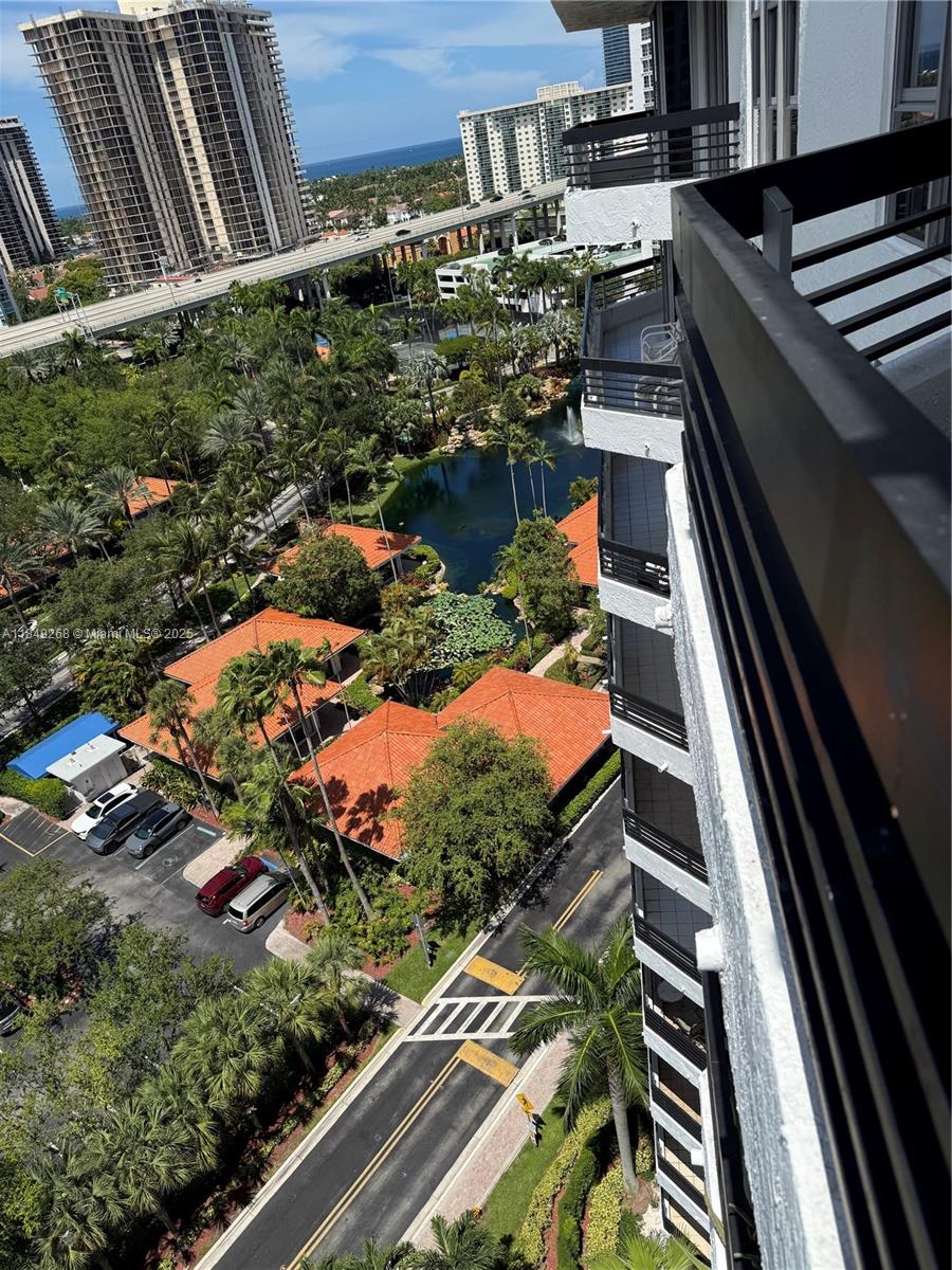 Nice Apt Locatel in Aventura, 2 bedrooms and 2 Bath easy to show