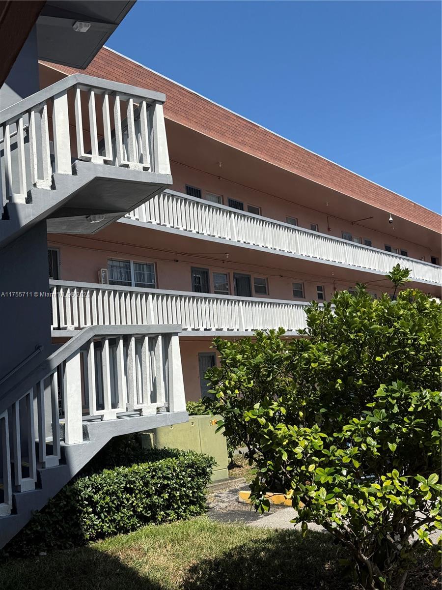 SIXTH MOORINGS CONDO - Residential