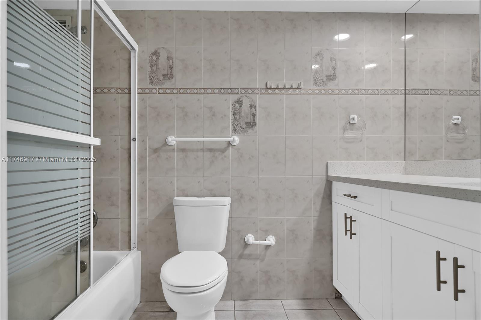 THE CARRIAGE HOUSE CONDO - Residential Lease