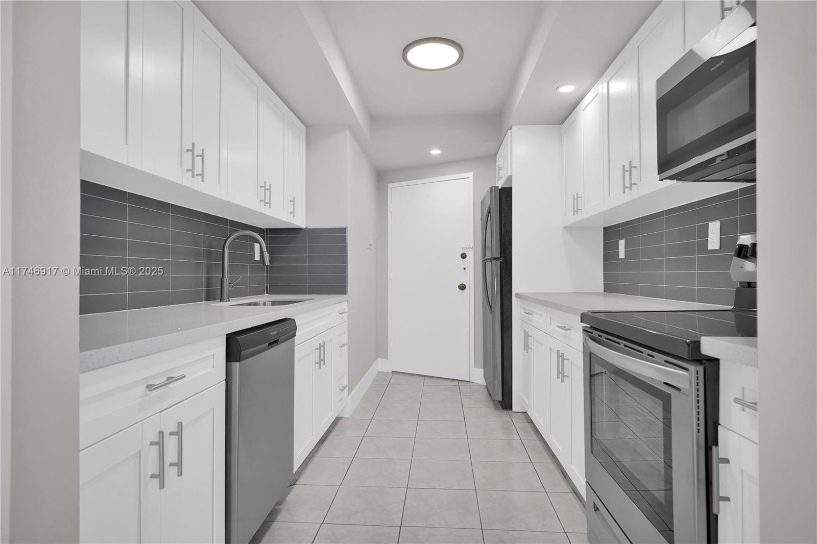 THE CARRIAGE HOUSE CONDO - Residential Lease