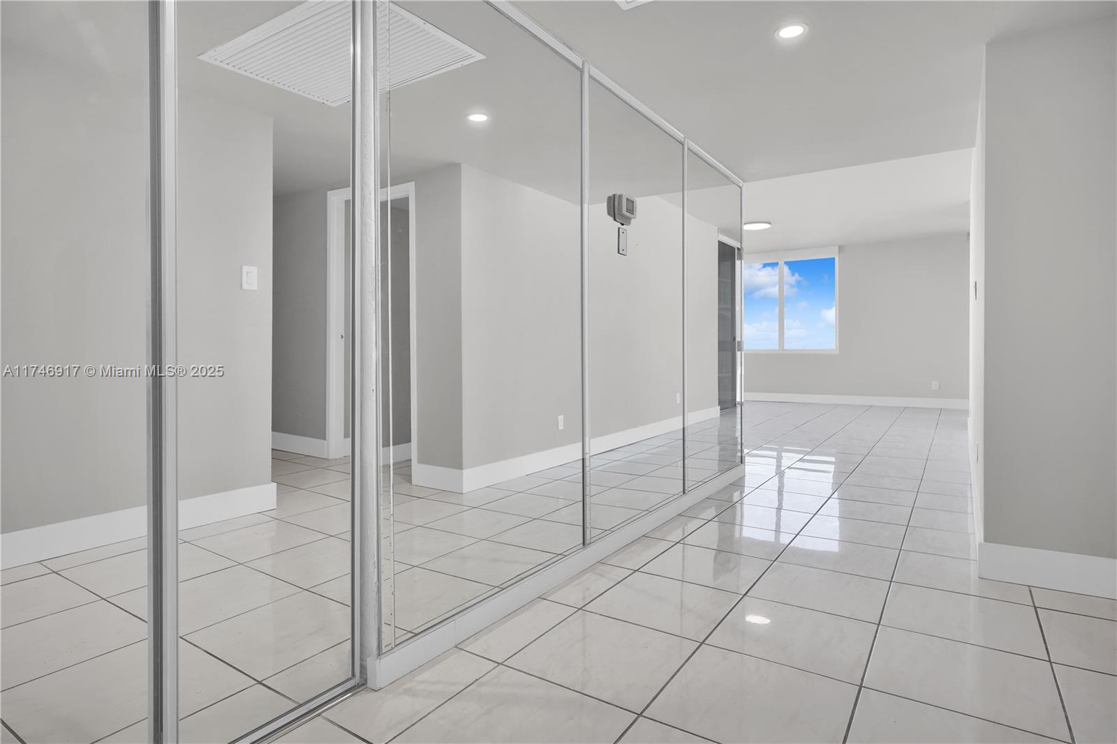 THE CARRIAGE HOUSE CONDO - Residential Lease