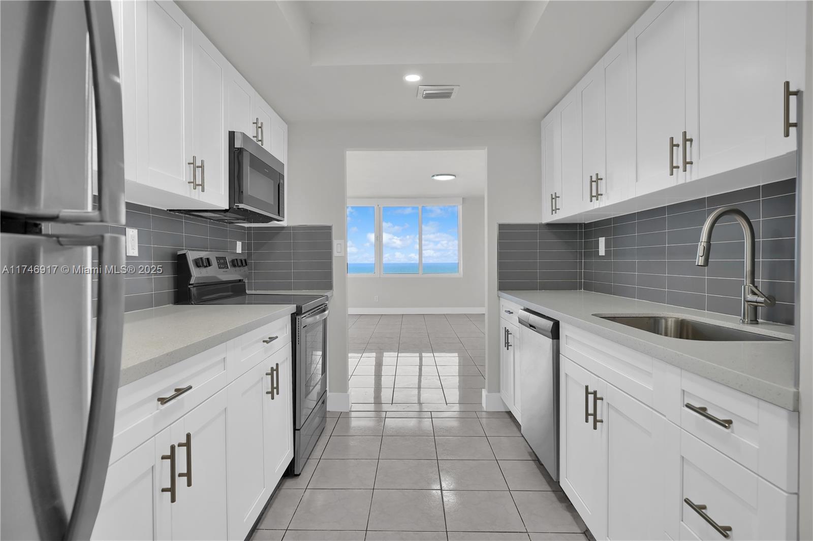 THE CARRIAGE HOUSE CONDO - Residential Lease