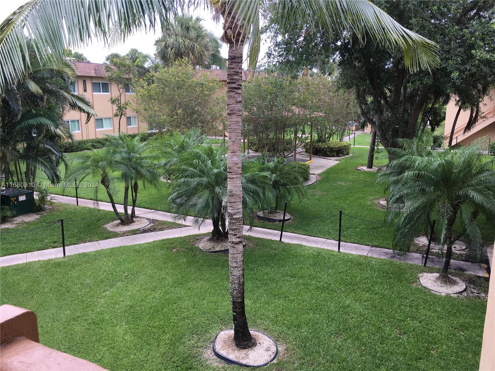 LAKESIDE CONDO AT LAUDERD - Residential