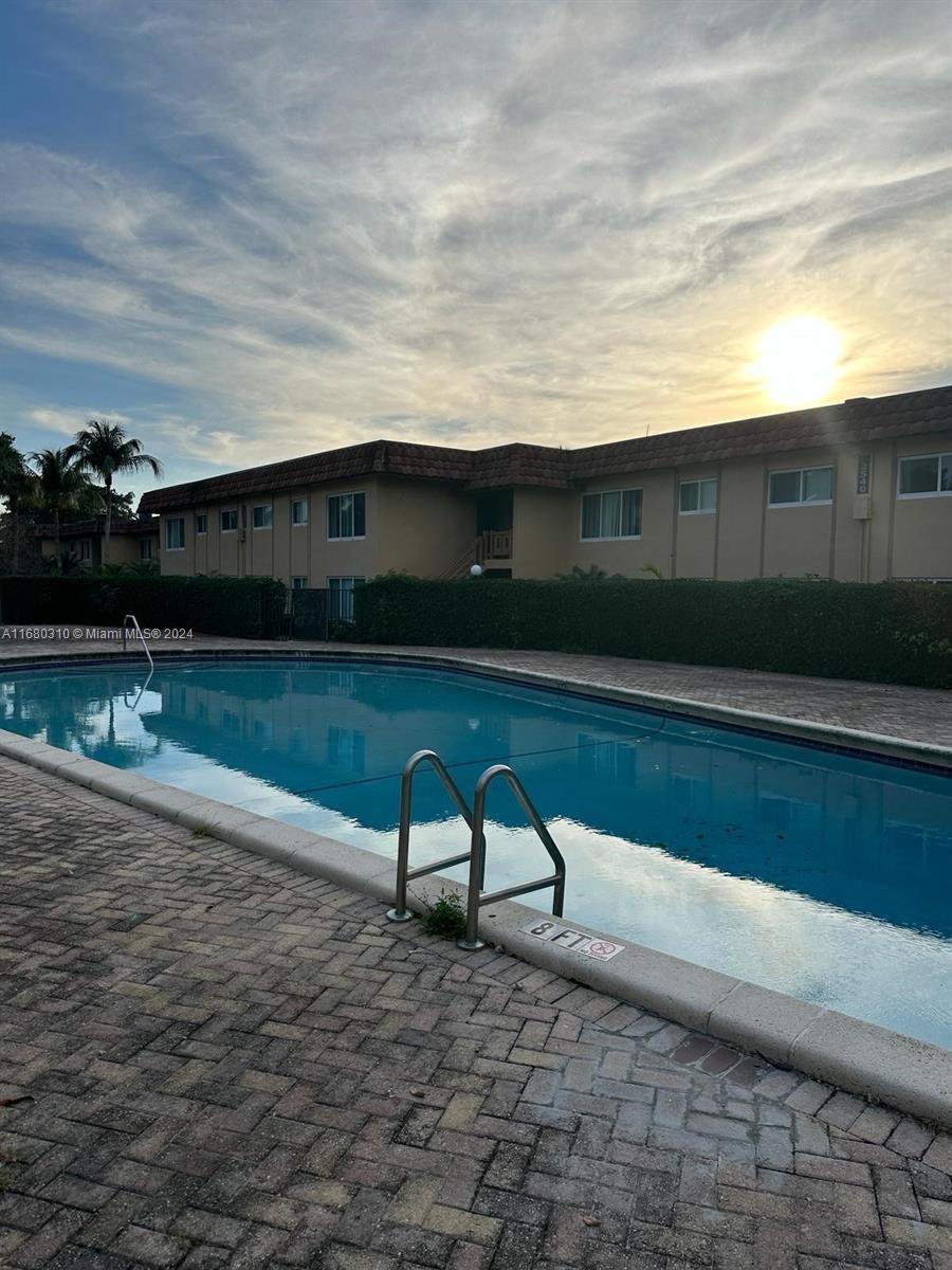 LAKESIDE CONDO AT LAUDERD - Residential
