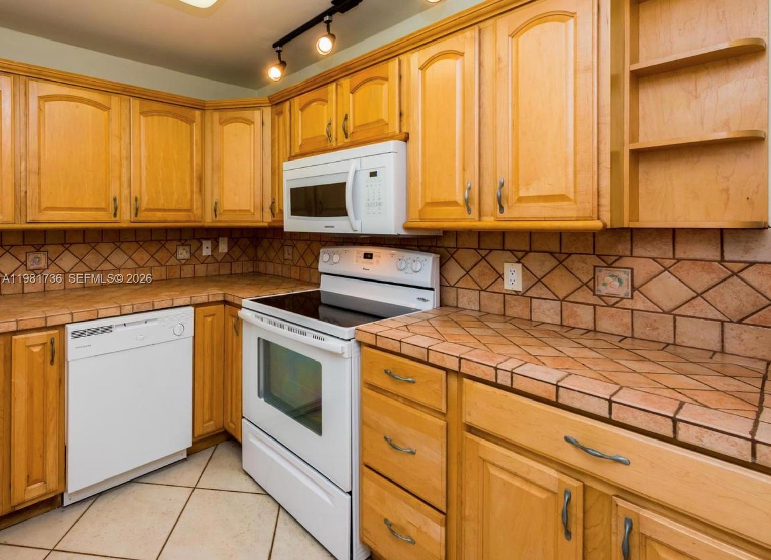 AVANT GARDE CONDO - Residential Lease