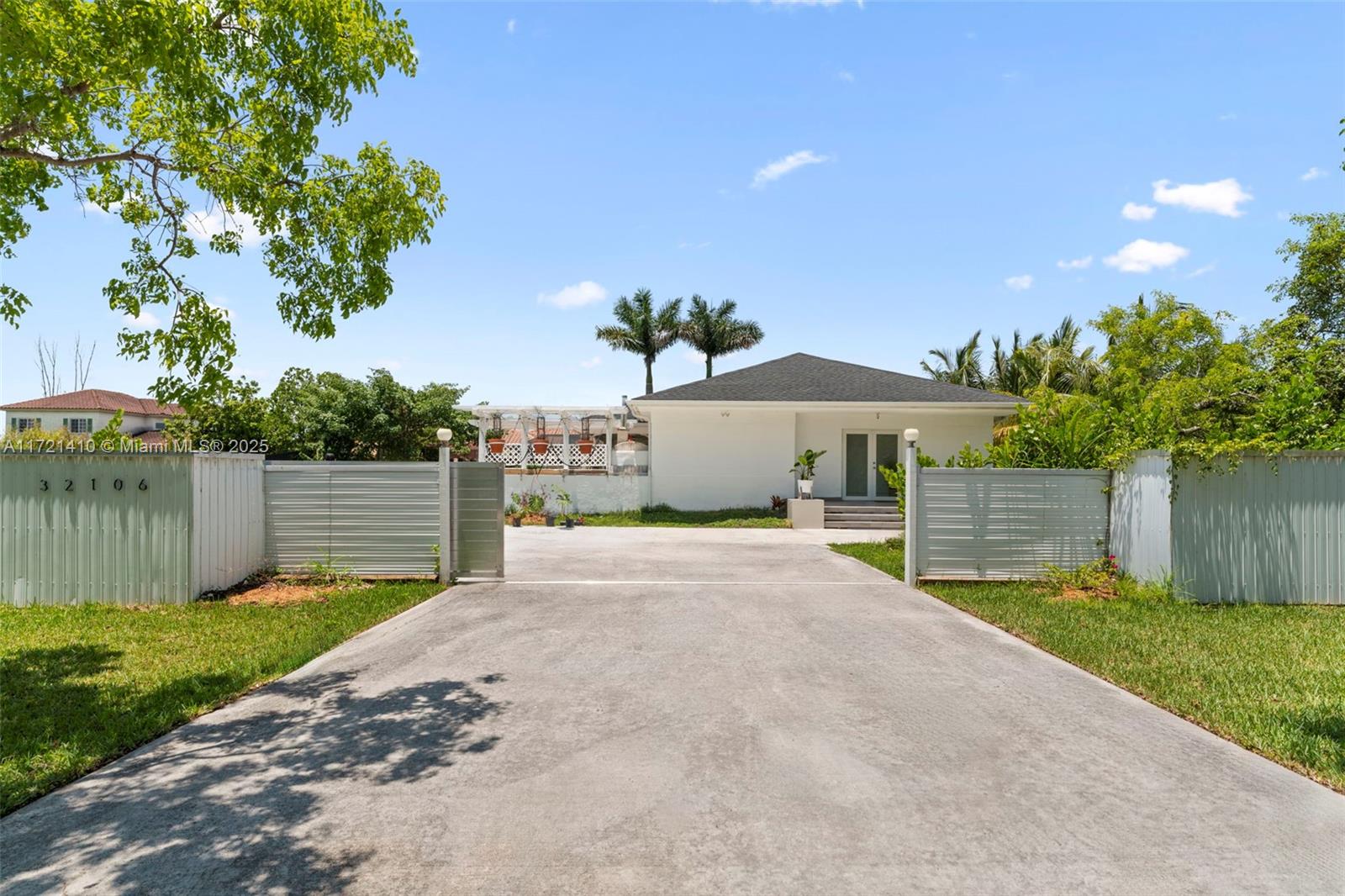 Property for Sale at 32106 Sw 206th Ave, Homestead, Miami-Dade County, Florida - Bedrooms: 3 
Bathrooms: 3  - $699,999