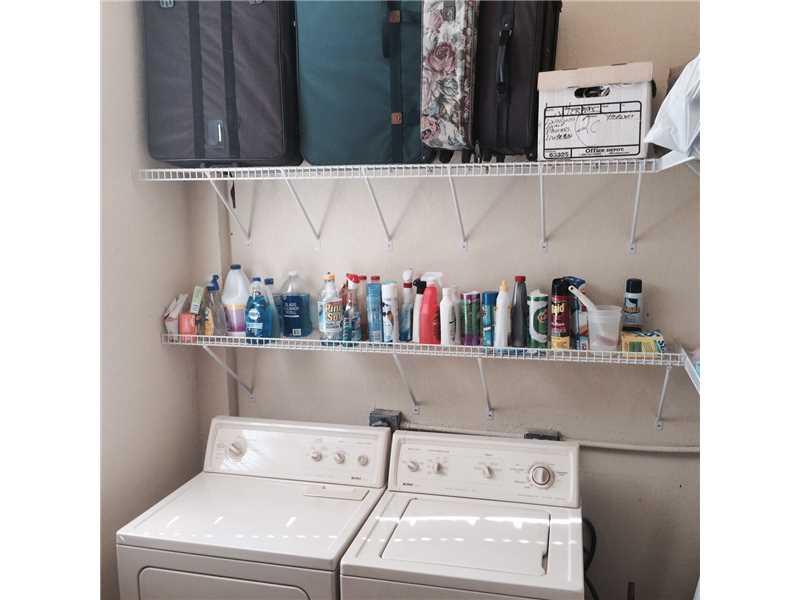 39-40 54 41 EAST SHENANDO - Residential