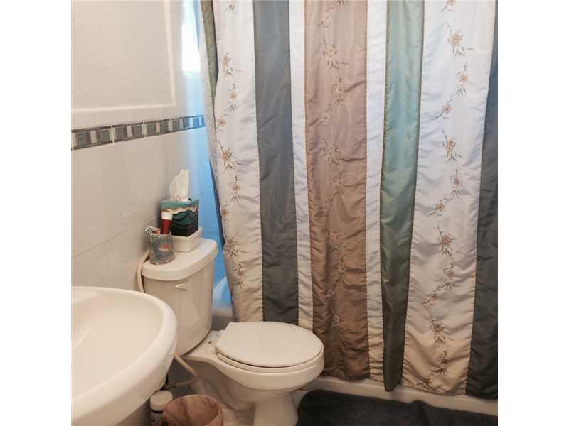 39-40 54 41 EAST SHENANDO - Residential