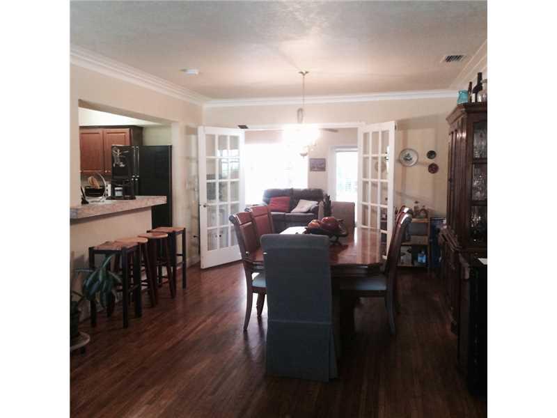 39-40 54 41 EAST SHENANDO - Residential